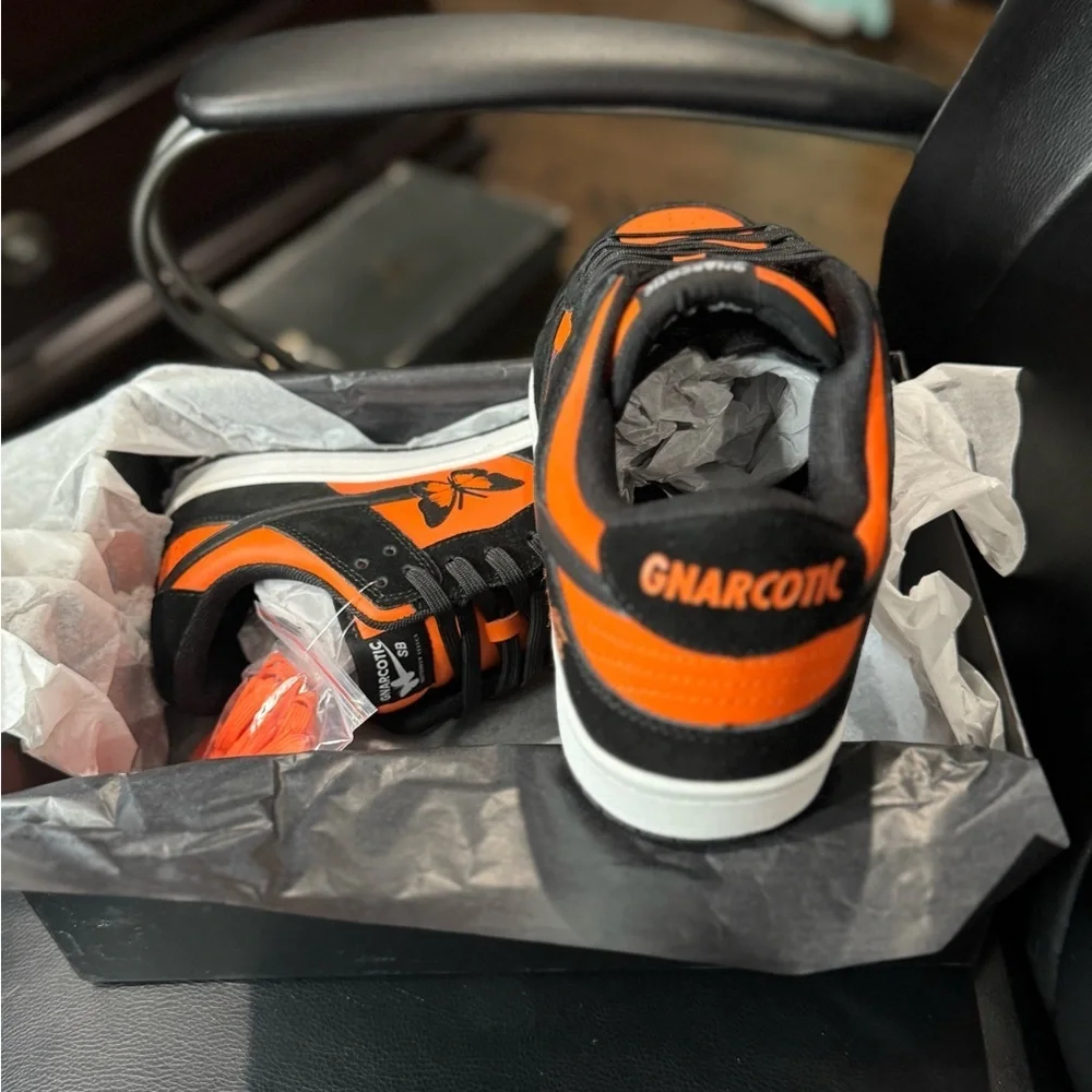 Rare Nike SB Gnarotic Black and Orange Sneakers Size 11M - Picture 2 of 3